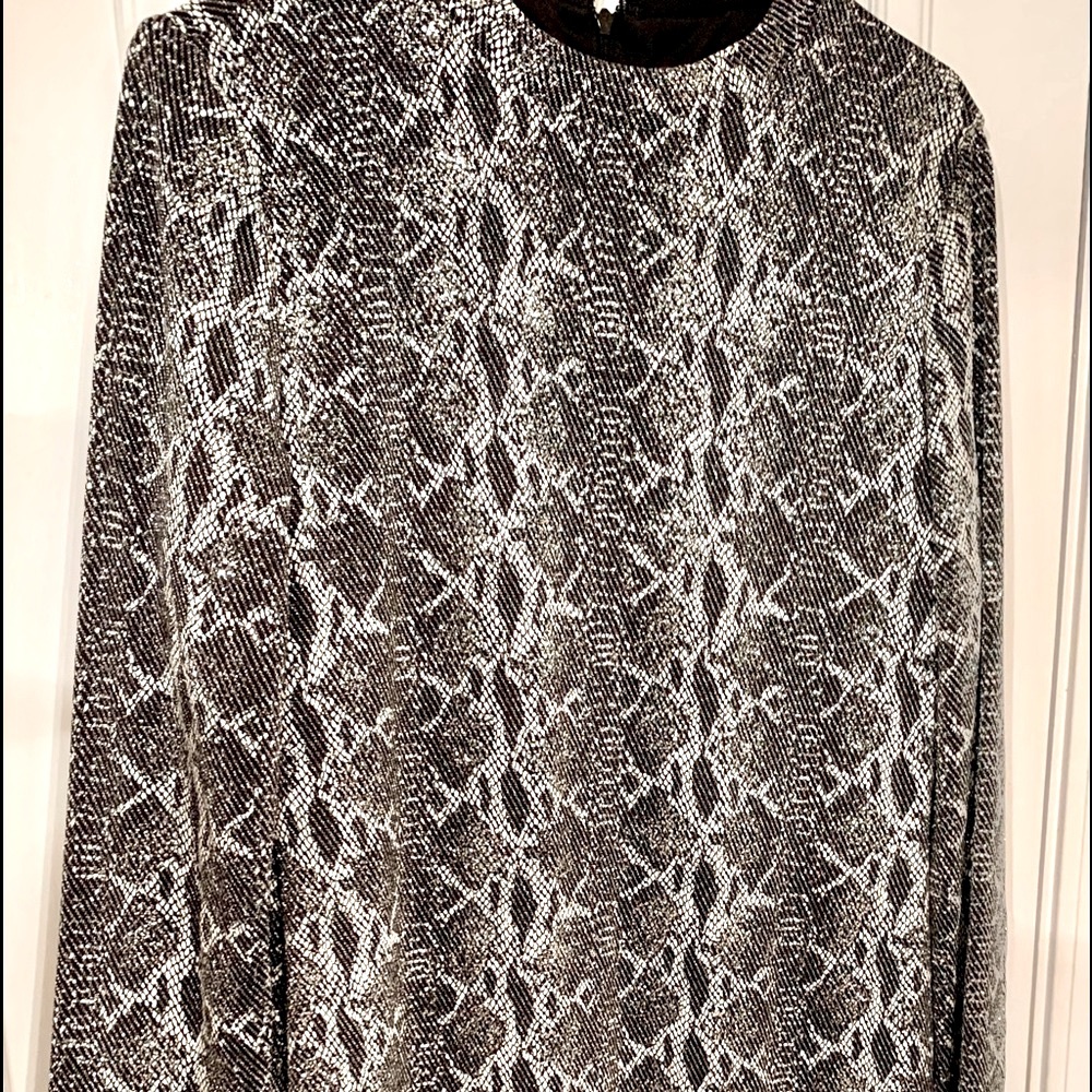 🎉Host Pick🎉 Glittery Snake Print Dress